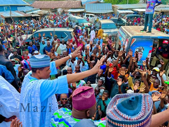 AirSadeeq's tweet photo. APC gubernatorial candidate of Bauchi State @CAS_AMSadique Air Marshal Sadeeq Baba Abubakar visits Boi town, Bogoro local government of Bauchi State. He assures them of his desire to rescue Bauchi State from bad governance and corruption.
@Sadiya_farouq
@YakubDogara https://t.co/ePaxwbb34T