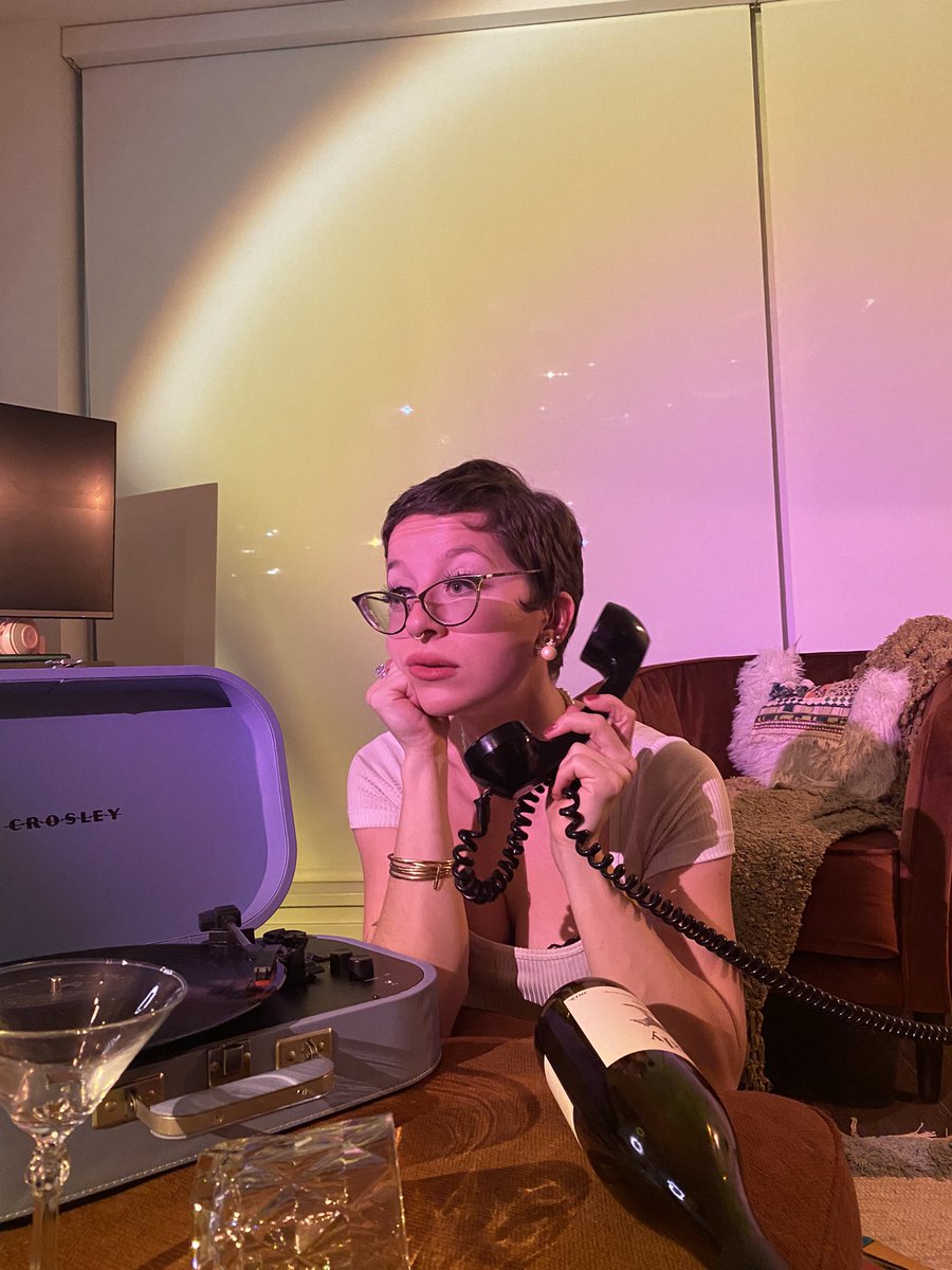 rockyrobotica's tweet photo. I love getting completely glammed tf out for a photoshoot and then dressing like a complete street rat the next day #sneakpeak #beforeinsta #50sglam https://t.co/kzgCP4BpAA