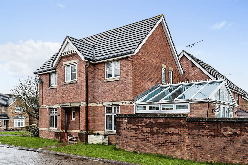 Peter Alan on Twitter "Ffordd Candleston, Bridgend This beautifully