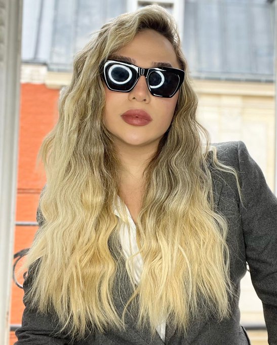 Bon nuit, Paris! 🖤  L!nk in B!O https://t.co/9QE9WMEPME