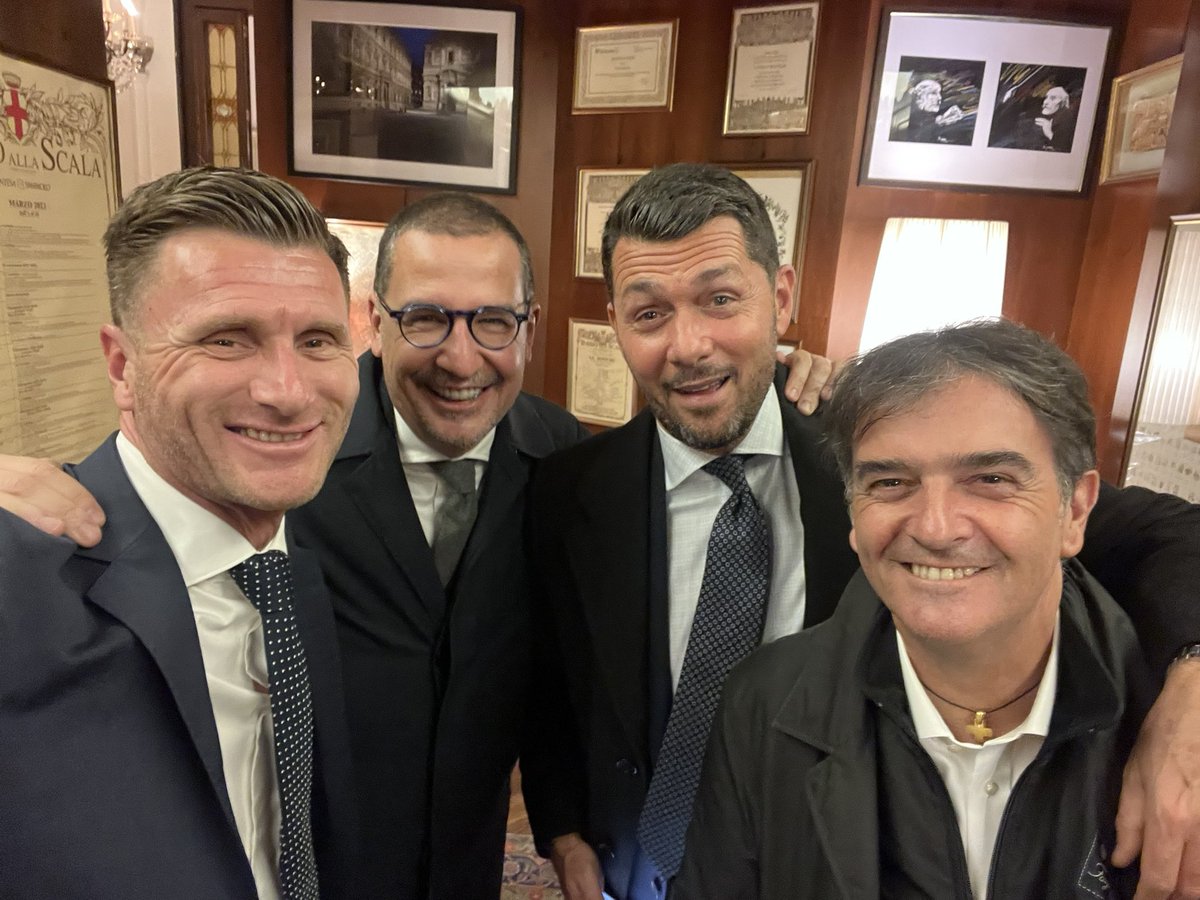 I felt surrounded by Baggio, Buffon and Maldini 😁. 🇮🇹🇦🇷🍷@GuidoGiusti @AlbertoBreda1 @scoffonecesare #EAU23