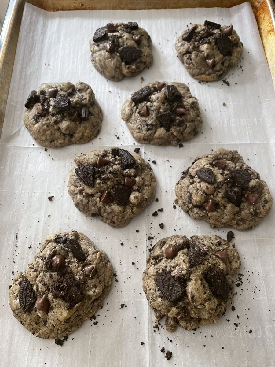 jess824's tweet image. #cookiesncreamchocolatechippies #weekendbaking