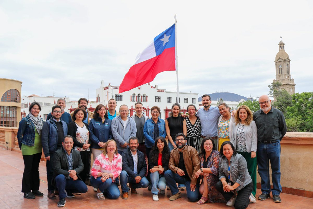 🌱✨ A #1AñoDeGobierno, las autoridades de gobierno se reunieron en el #GabineteRegional, donde abordaron los avances concretados durante este periodo y los desafíos para trabajar juntos en abrir la puerta al desarrollo, la descentralización y la democracia. 

#Seguimos 🤝🏻