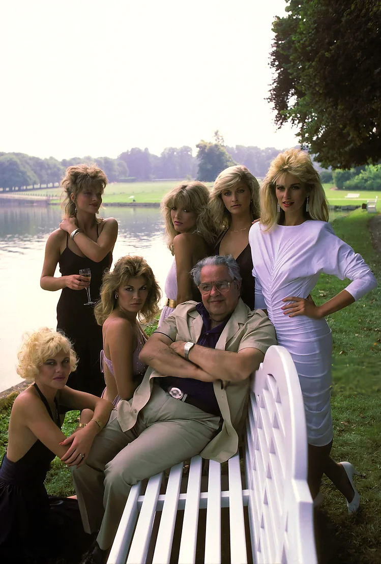 SpyNavigator's tweet photo. Here is a cool, rarely scene pid oc Cubby Brocolli at the Chateau Chantilly France during fimling of #AViewToAKill - very cool! TY Thunderballs!
#JameBondMovies #JamesBond #BondJamesBond #JamesBondUS #JamesBondUK #RogerMoore #JamesBondDownUnder #JamesBondIreland #CubbyBroccoli https://t.co/ELsxQsyVdR