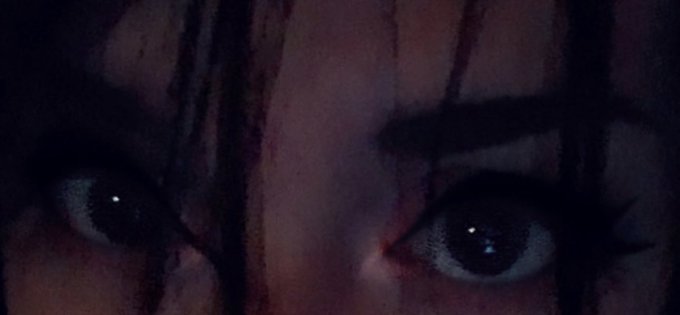 I just want your eyes fixated on me. https://t.co/lmH5881cCd