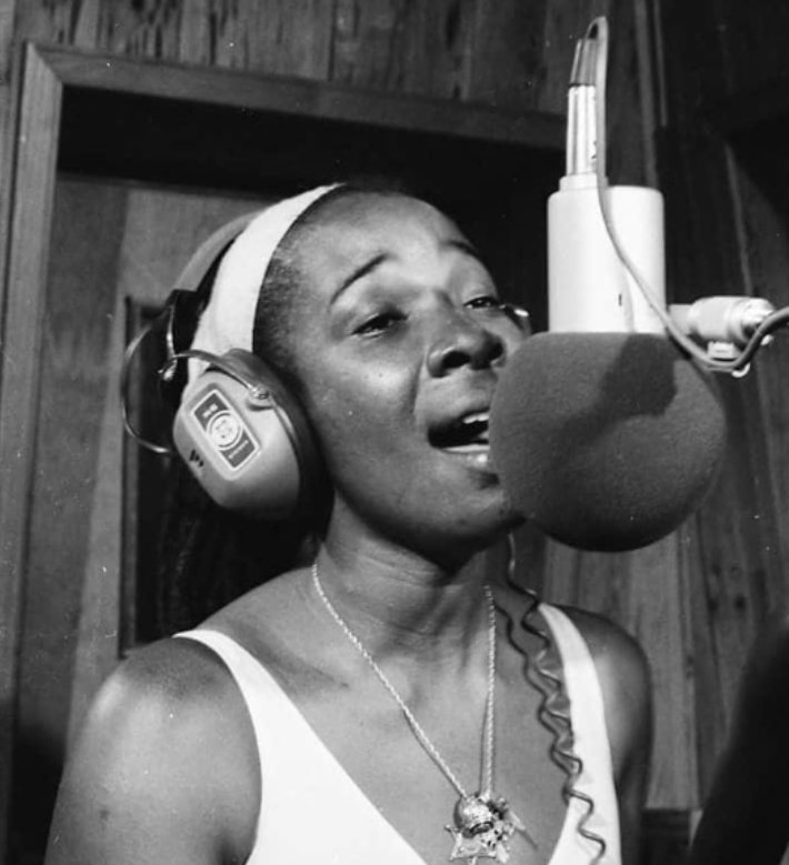 ReggaeRadio_ug's tweet photo. Reggae Radio Time Machine show edition #97
A triple play for Rita Marley
She was wife to Bob Marley and founding members of the trio "I Threes"
#Np
🎼Harambe
🎼Who Colt the game
Last song playing tonight is:
🎼Thank you Jah▶️Rita Marley
Goodnight world. On to Edition 98
❤️💛💚 https://t.co/QMZMd4tj56