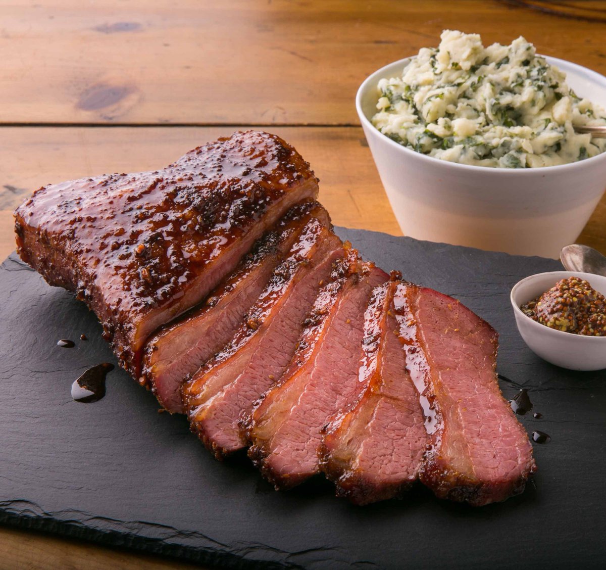 Stout and Brown Sugar Glazed Corned Beef! 🍺🥩☘️ This recipe features sweet brown sugar and rich, dark stout that mingle together to create a variation on a classic corned beef dinner. 🙌 (Day 1 of 7 days to #stpatricksday ) #countdown #cornedbeef
Recipe: ow.ly/yKTQ50NfKHH