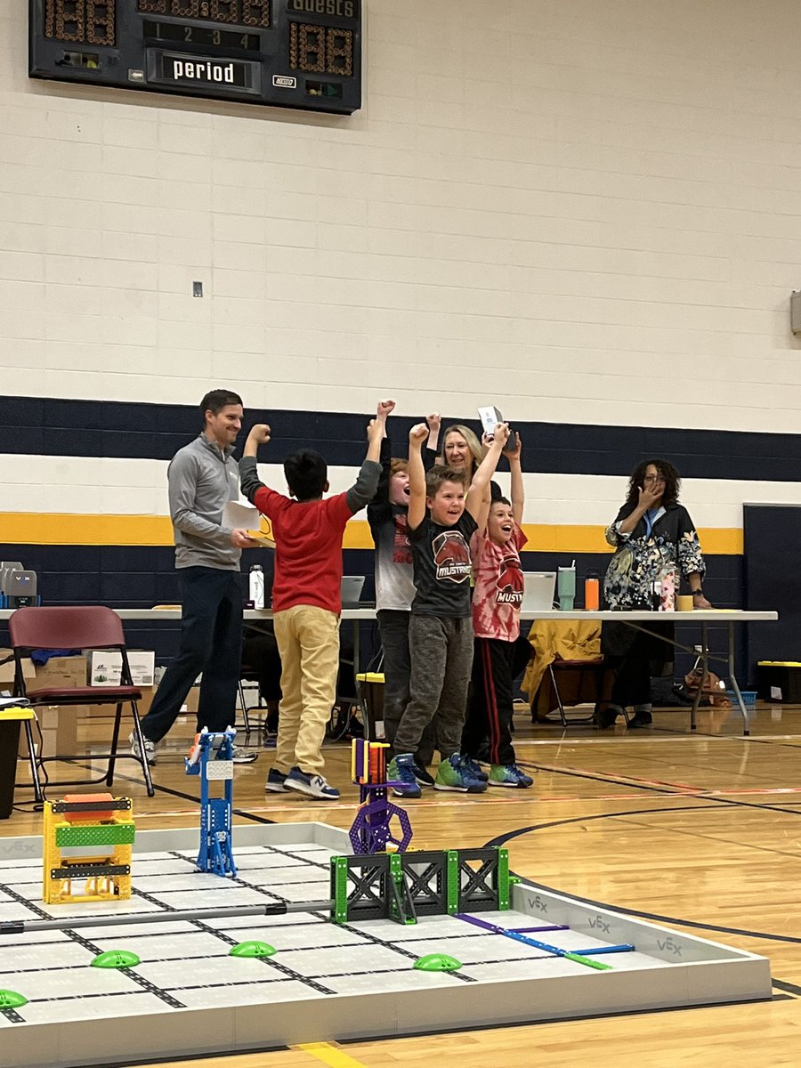 Miss Cross tweet media