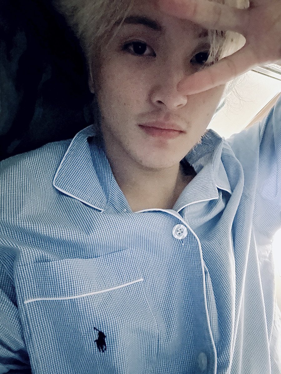 Ieemarkees's tweet image. barefaced mark lee