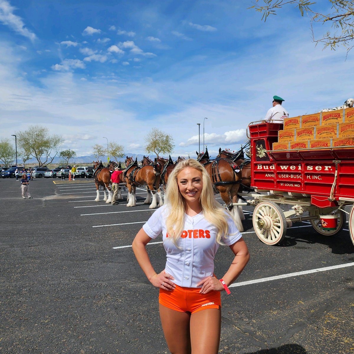 hootersarizona's tweet image. What a great day to be at the Dodgers vs Cubs Spring Training! ⚾️👏  #SpringTraining2023