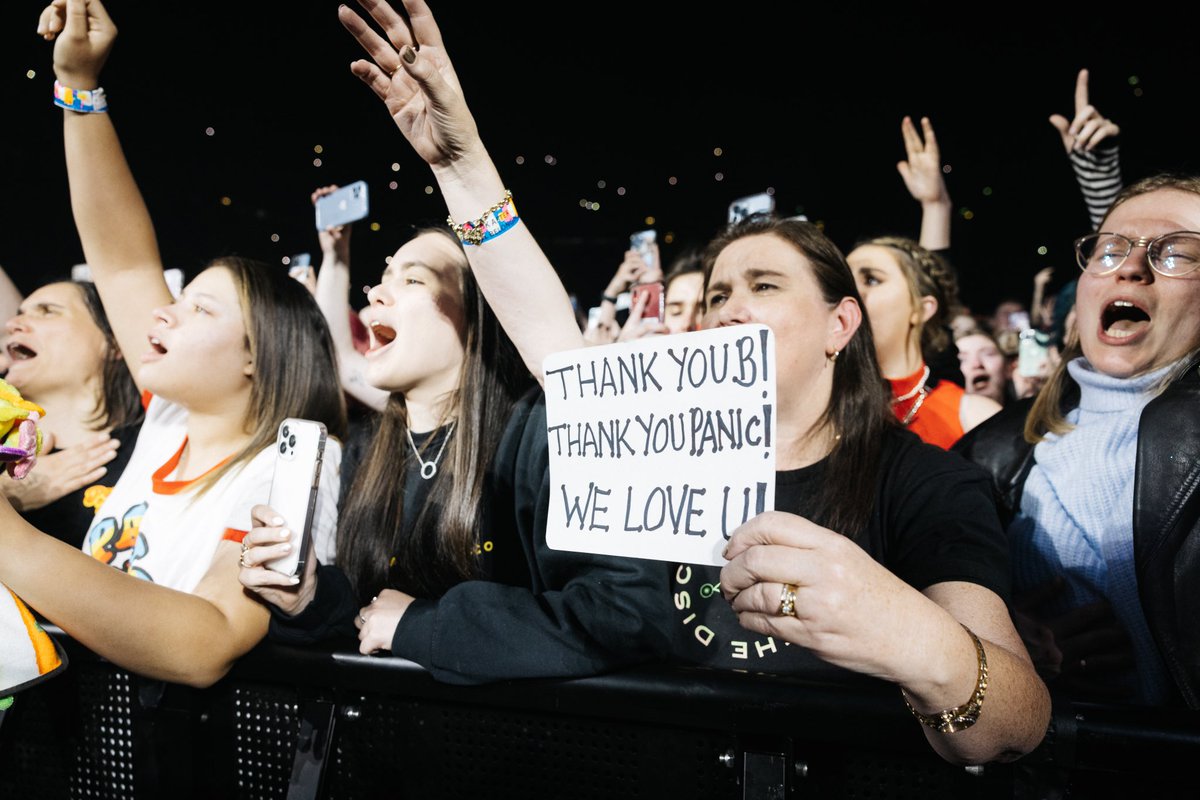 And if you've just joined us, welcome and….farewell. Either way, I love you very much, and I just can't say thank you enough. Let's live every day like it's our last, babyyyyy!

📸 @Zakcassar