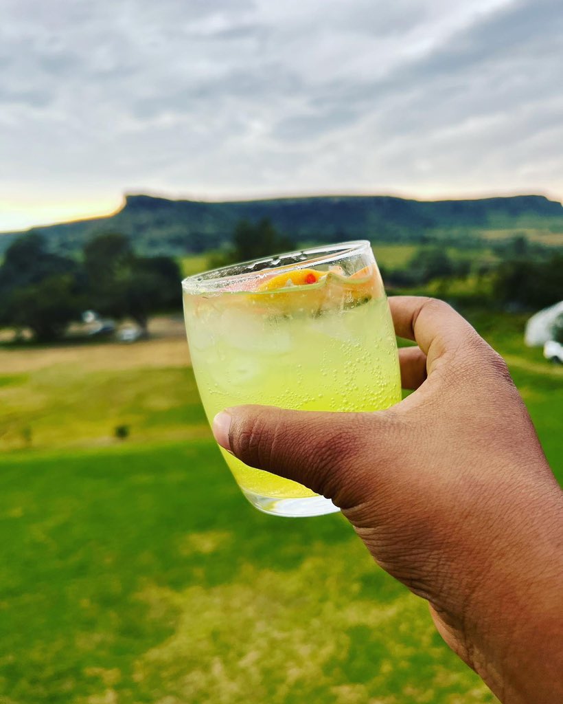 MaxSCorner01's tweet photo. Some of the cocktails we did for the wedding today 🍸
#wedding #cocktails #drinks #barservice #mobilebar #lesotho #maxscorner #lesotho🇱🇸 #lstwitter https://t.co/onTtJ5Yuyw