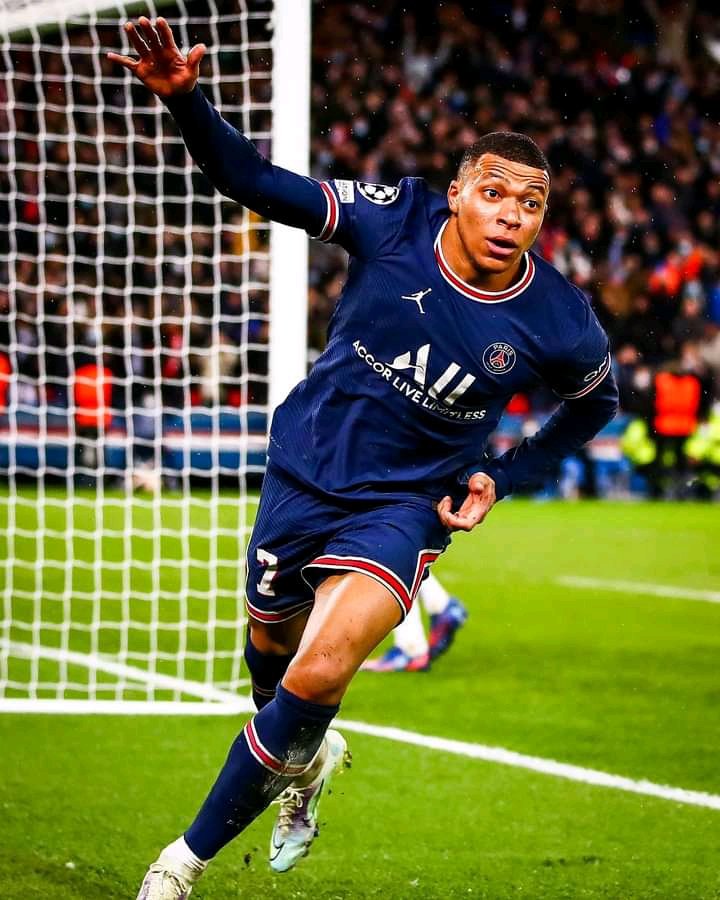 Let's settle this !! Like for Haaland❤ Retweet for Mbappe🔄