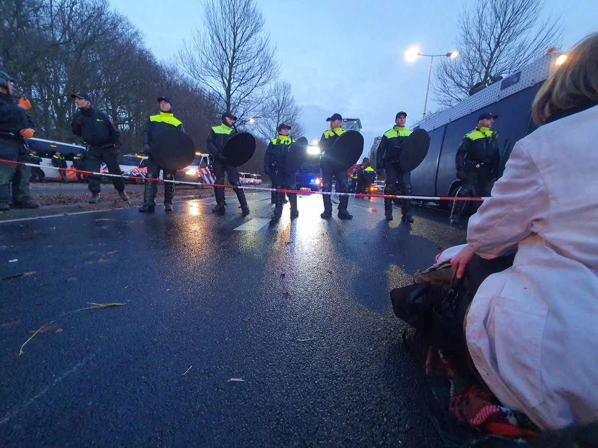 I've been standing today with @SR_Netherlands SR scientists blocking the A12 to ask the Dutch government to stop subsidising fossil fuel companies