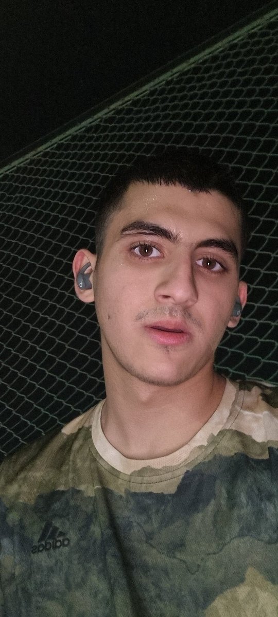 Hello bois ☠️  ( idk what this reaction nvm )