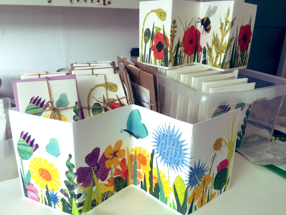 aheavysoul's tweet photo. My new wildflower concertina cards, all stocked up at the Gallery in the Gardens today. Yes, itโs cold and snowing in #Buxton but we can look forward to summer, right? #galleryinthegardens #paviliongardens #andreajoseph #WildFlowers https://t.co/CpZ25DpwWO