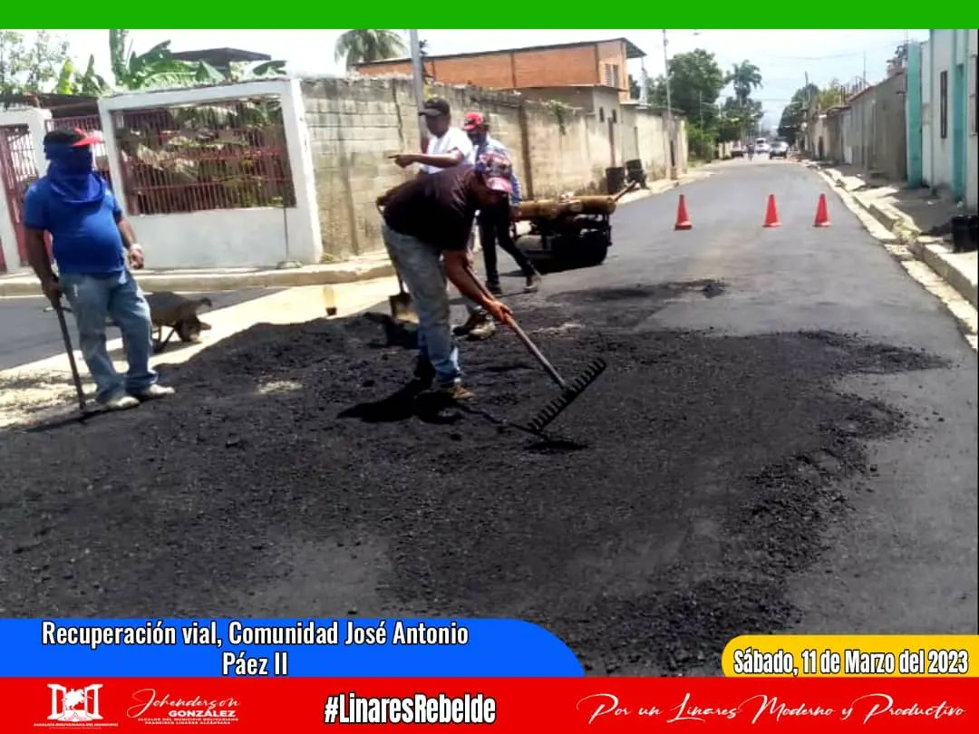 Así le damos continuidad a nuestro Plan recuperación vial, el equipo de Dirección Estratégica continúa con la colocación de 20 toneladas de mezcla asfáltica en caliente de la comunidad José Antonio Páez II, colocando hasta el momento 220 toneladas de asfalto.
#SoleimaniVive