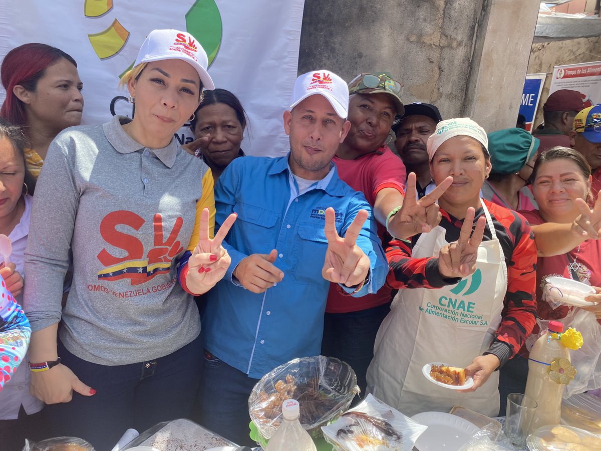 Desde el estado Bolívar, Municipio Angostura del Orinoco,Parroquia Sabanita se atendieron más de 3 Mil 500 Familias con el Plan de Atención a las Victimas del Bloqueo y la Guerra económica.
Gracias a las Políticas Sociales instruidas por el Presidente <a href="/NicolasMaduro/">Nicolás Maduro</a>