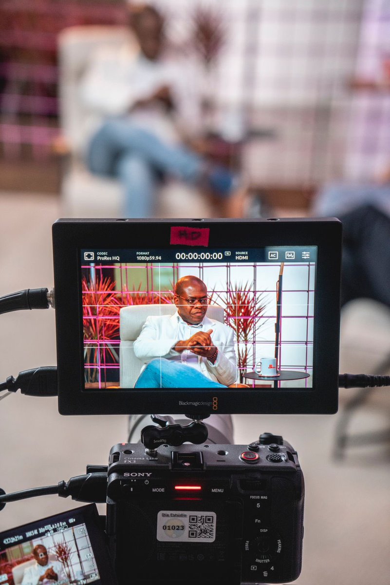 Na segunda, às 12h, vai ao ar o segundo bate-papo do podcast “Reconversa”, desta vez com Silvio Almeida <a href="/silviolual/">Silvio Almeida</a>, ministro dos Direitos Humanos e da Cidadania. Abaixo, o ministro, meu companheiro de podcast, Walfrido Warde <a href="/WalfridoWarde/">Walfrido Warde</a>, e este escriba. Juro q está imperdível