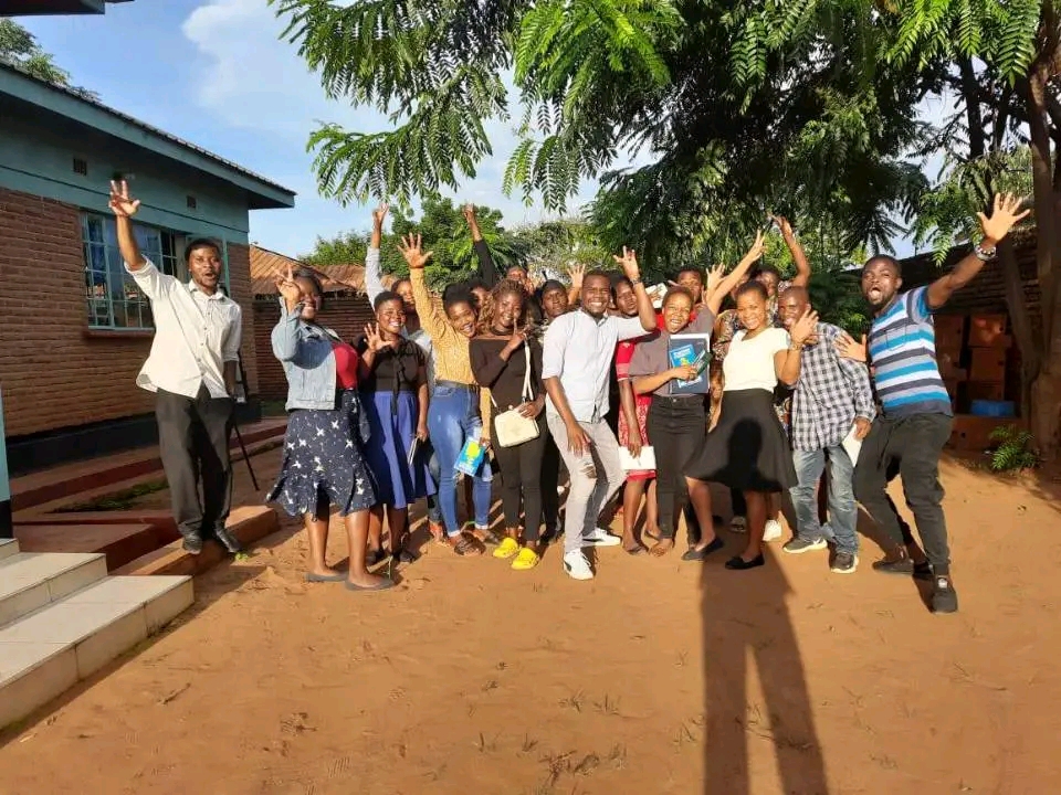 yofonatmw's tweet photo. Our weekend was great with young people in Lilongwe District. Through this initiative we are empowering young people so that they take up leadership positions in Local Governance structures. @NycomMalawi , @HeRLibertyOrg  @GP_Malawi @bhubesipride @YouthWaveMalawi @MJYouthOrg https://t.co/pNmNXOUW7U