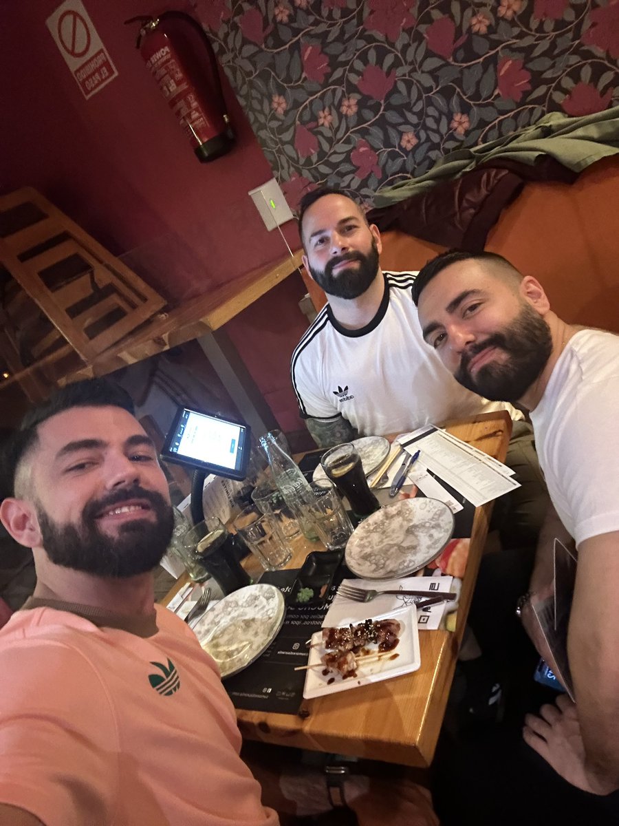 JoseM_Prz's tweet photo. Hoy se comió japo con las niñes🧡 https://t.co/tRwN4Ycabi