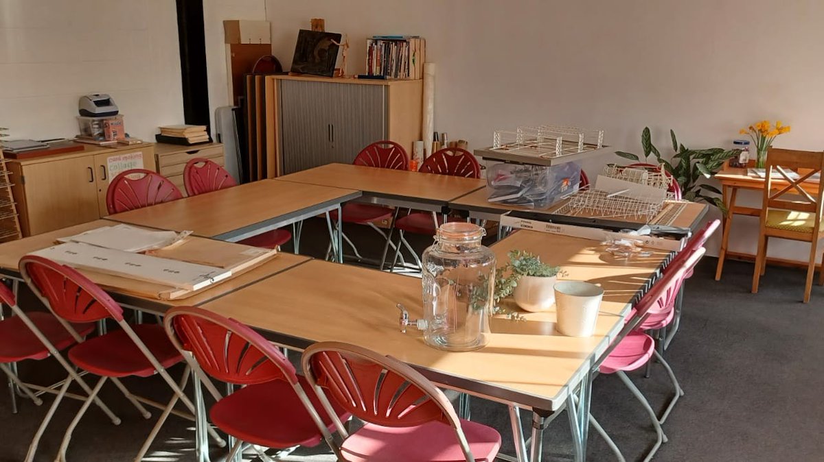 leatherheadhub's tweet photo. We have four spaces available for hire at LCH - our cafe, the
main hall, the meeting room and the Hive. These spaces are great for community groups, classes,
events, meetings &amp; children's parties.
Find out more: https://t.co/cM2qY6P7VC
#communityspace 
#communityevent https://t.co/G0kpo7ZhcR