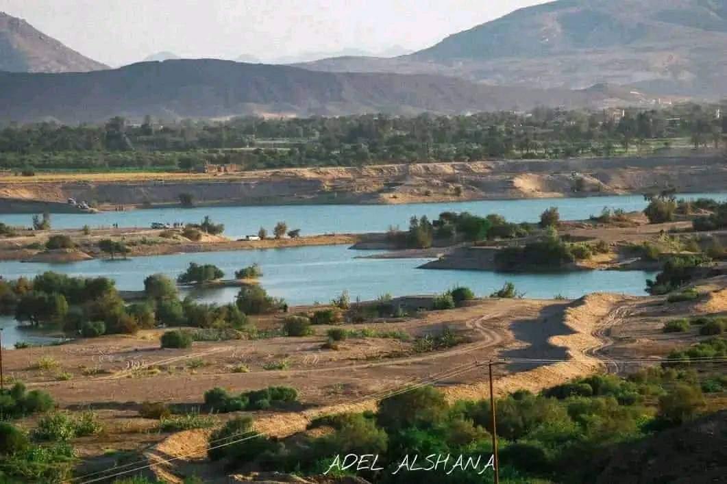 ومع الأجواء الضخمة لهذا اليوم ، نضع لكم صورة تحويلة سد مأرب من الخلف مع المناظر الجميلة حولها ..

#مـن_مـأرب
