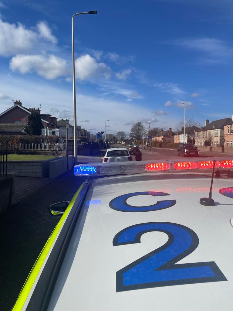 PSOSRoads's tweet photo. #EdinburghRP stopped this vehicle earlier today on #CalderRoad. Driver hasn’t bothered to insure or tax it and to top off their day, they don‘t have an MOT either 🙈
Vehicle seized and driver reported to @COPFS
#InsureItOrLoseIt #S165 #WeWillFindYou https://t.co/Gb0rQZjEwI