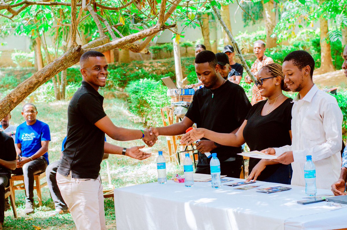 GraciousTGGC's tweet photo. Siku ya kilele Cha kampeni ya Free to speak safe to learn, iliyo fanyika katika shule ya secondary kiselu, taasisi ya @GiversTanzania ilitunukiwa certificate of appreciation Kwa kushiriki katika kutoa elimu rika,,Kwa vijana pamoja na mahitaji mbali mbali https://t.co/8fTPuFHQ4A