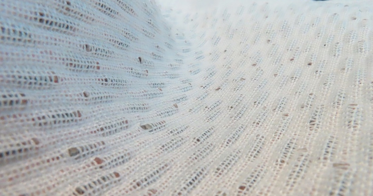 zaibatsu's tweet image. Researchers Develop an “E-Fabric” That Generates Enough Power To Charge Your Phone mymodernmet.com/solar-powered-… #Science #Technology #etextile