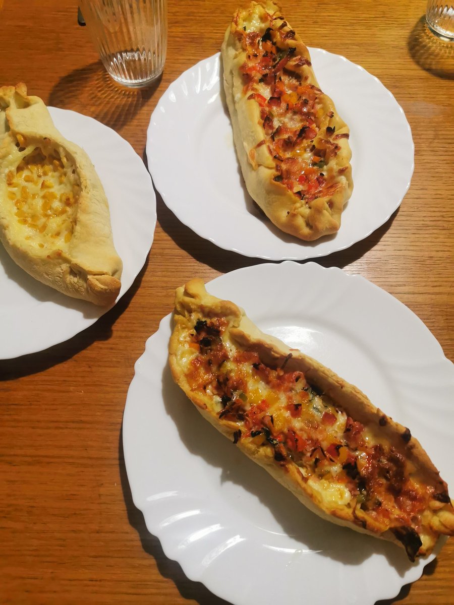 Jas_mi_na's tweet photo. 🤤🤤🤤Rataleee!
Jebemti je to dobr!
Sva že debatirala kake file bova še poizkusila. 😂
#homemadepide https://t.co/XdRz3ieMwT