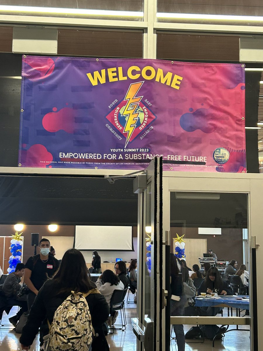 Compadres_LAC's tweet image. Here we are at Liberty Community Plaza collaborating with FNL and Compadres, empowering the new generation of leaders to make healthy and life-inspiring choices.

Learn more: cdc.gov/tobacco/patien…

#empoweredgeneration #leadersoftomorrow #futurestartswiththem #inspire