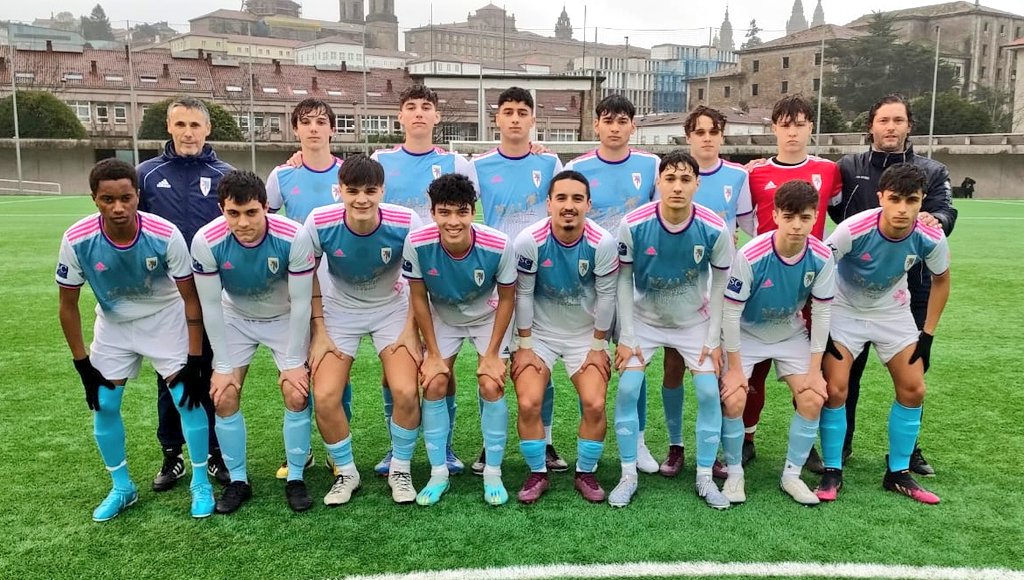 cantpicheleira's tweet photo. 👏 Importante triunfo do 𝐗𝐮𝐯𝐞𝐧𝐢𝐥 𝐁 do Compos, 0️⃣-3️⃣, ante o Burgo!!!

🤗 Tres puntos tamén vitais para o 𝐂𝐚𝐝𝐞𝐭𝐞 𝐀 do Compos ao superar 4️⃣-1️⃣ ao @eflalin2003!!!

🙌 E vitoria do 𝐂𝐚𝐝𝐞𝐭𝐞 𝐂 do Compos, 3️⃣-2️⃣, vs Crocha!!!

#CanteiraPicheleira https://t.co/OzEjuWBaGM