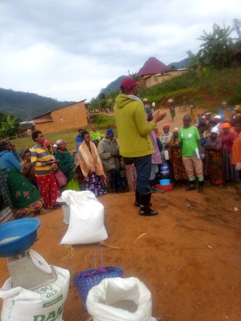 #TUJYANEMO mu bikorwa byose.Uyu munsi muri <a href="/bweyeyesector/">Bweyeyesector</a> Umunyamabanga Nshingwabikorwa bwana NDAMYIMANA Daniel yifatanyije n'abaturage mu gutera ibishyimbo mu gihembwe cy'ihinga 2023B.Barishimira ibyiza bakomeje kugezwaho.
<a href="/RwandaAgriBoard/">Rwanda Agriculture & Animal Resources Devpt Board</a> 
<a href="/DrKibiriga/">Dr. ANICET KIBIRIGA</a> 
<a href="/LouisNdagije/">Louis Munyemanzi N</a>