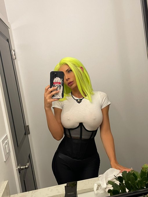 Let me be your 5th element 💚 I know her hair was orange, but feelin the Leeloo vibes rn #scifi #girl<a href="/tag/girl"class="tags"><span>#girl</span></a><a href="/tag/scifi"class="tags"><span>#scifi</span></a>