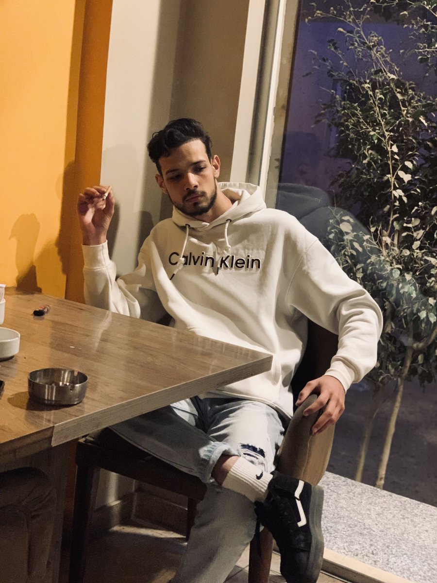 رجل ع رجل عليكوا نتأمر