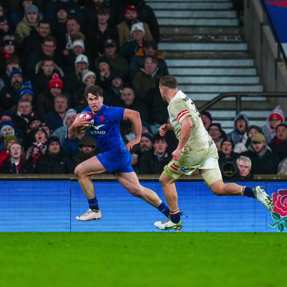 FranceRugby's tweet photo. 🔥🇫🇷 𝟏𝟖 𝐀𝐍𝐒 𝐀𝐏𝐑𝐄̀𝐒, le #XVdeFrance renoue avec le succès dans le tournoi des #SixNations à Twickenham ! Bravo les garçons ! 💙💙

#NeFaisonsXV #ANGFRA https://t.co/oVunF1nIlq