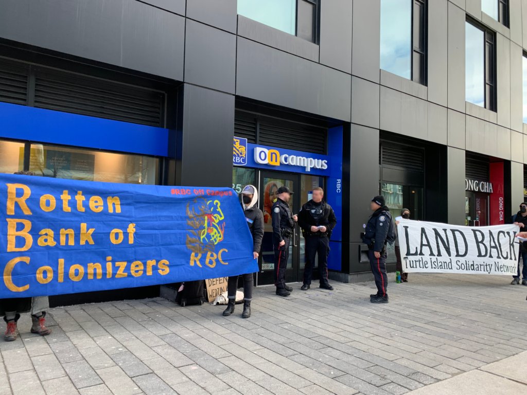 York students are calling for the removal of RBC on campus due to ties with pipeline project.

Read more: excal.on.ca/opinion/op-ed/… 

#YorkU #ExcaliburYU #ExcaliburOpEd #Excalibur