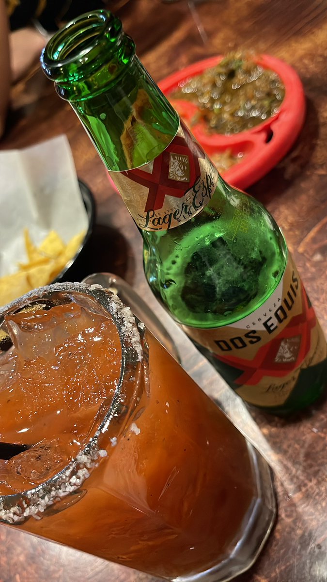 fpena_1's tweet photo. Cheers. 🍻 https://t.co/ihEAvXO13R