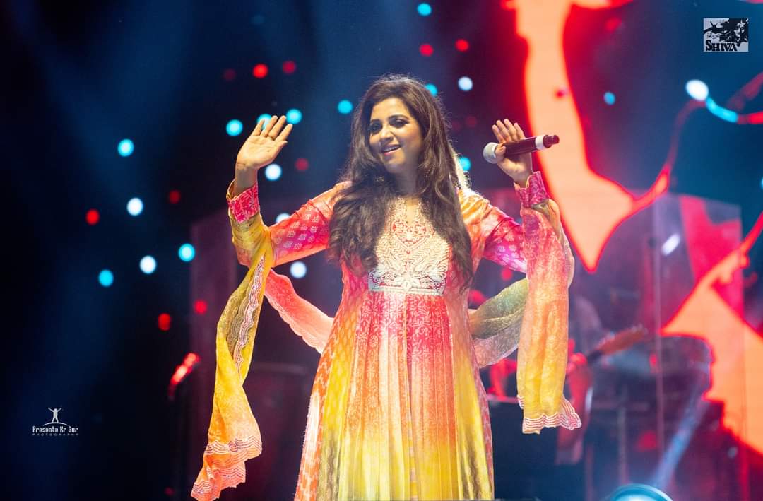 Susmita_SG's tweet photo. Happy birthday @shreyaghoshal Goddess🙏🙏😍😍❤️❤️❤️we are soo blessed to be born in your era to be inspired by you to be your fans❤️🙏Thank you for everything❤️ #HappyBirthdayShreyaGhoshal https://t.co/WxgUnLUl7R