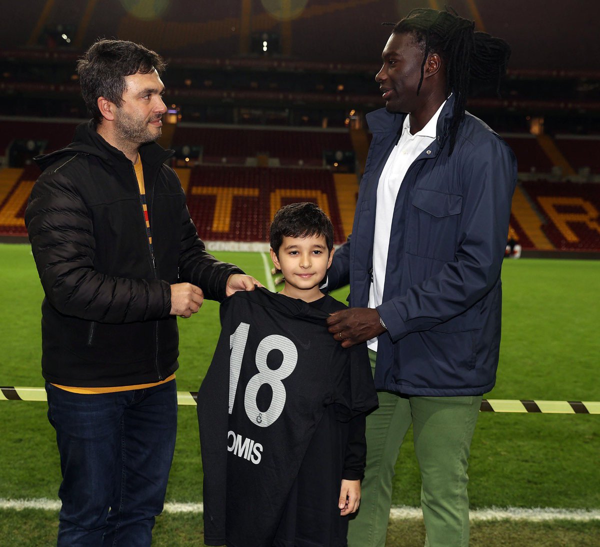 Bafétimbi Gomis tweet media