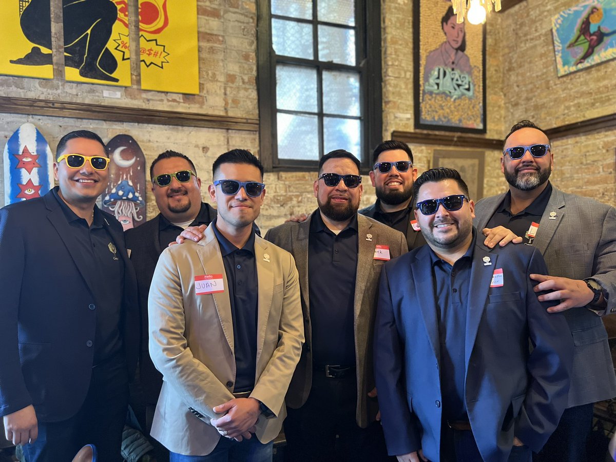 Crecer Chicago BRG (@crecerchibrg) on Twitter photo What a great turnout!!!! Thank you everyone that took their Friday to come learn about this cool BRG that we have in Chicago. We are excited to see what 2023 has in store for us! <a href="/CP_UPSers/">Central Plains</a> <a href="/CrecerUPSers/">Crecer UPSers</a> <a href="/UPSers/">UPSers</a> <a href="/HRGalindoUPSers/">Luis</a> <a href="/lalejandro1983/">Luis Cardenas</a> <a href="/TheSafetyGirl1/">The Safety Girl</a> <a href="/CarlosRHuezo/">Carlos Huezo</a> What a great turnout!!!! Thank you everyone that took their Friday to come learn about this cool BRG that we have in Chicago. We are excited to see what 2023 has in store for us! <a href="/CP_UPSers/">Central Plains</a> <a href="/CrecerUPSers/">Crecer UPSers</a> <a href="/UPSers/">UPSers</a> <a href="/HRGalindoUPSers/">Luis</a> <a href="/lalejandro1983/">Luis Cardenas</a> <a href="/TheSafetyGirl1/">The Safety Girl</a> <a href="/CarlosRHuezo/">Carlos Huezo</a>