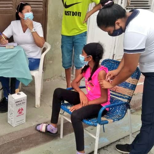 Desde el ASIC Solidaridad Social, municipio Francisco Linares Alcántara instaló punto de Vacunación en la Comunidad El Museo en la Jornada de Intensificación <a href="/NicolasMaduro/">Nicolás Maduro</a> <a href="/MagaGutierrezV/">Magaly Gutiérrez Viña</a> <a href="/Soykarinacarpio/">Karina Carpio</a> <a href="/MinSaludVE/">MPPSalud</a>