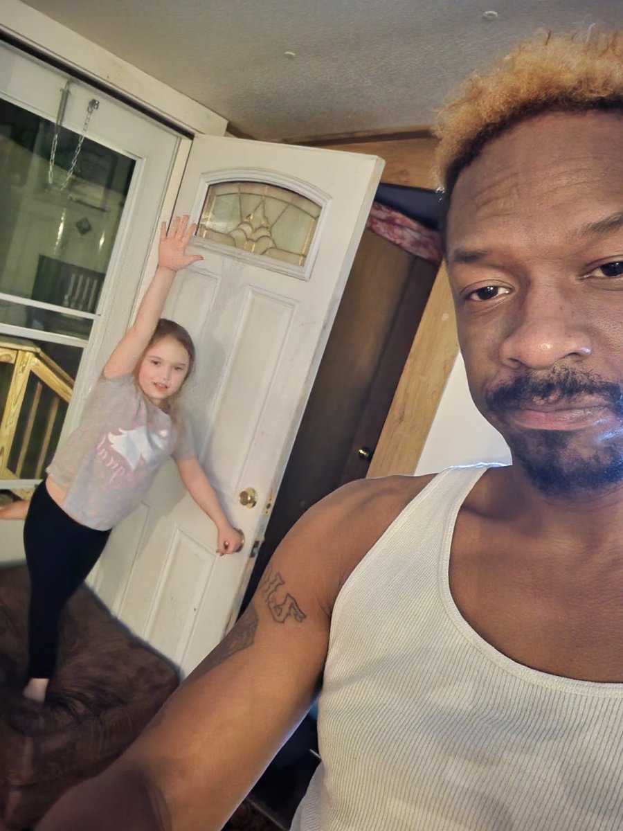 EriccTerrance's tweet photo. @cb_doge @elonmusk Poor n still adopted a white child you rich prick why does your child get everything and this one don't 🙄 https://t.co/e5V6Uy9QnF