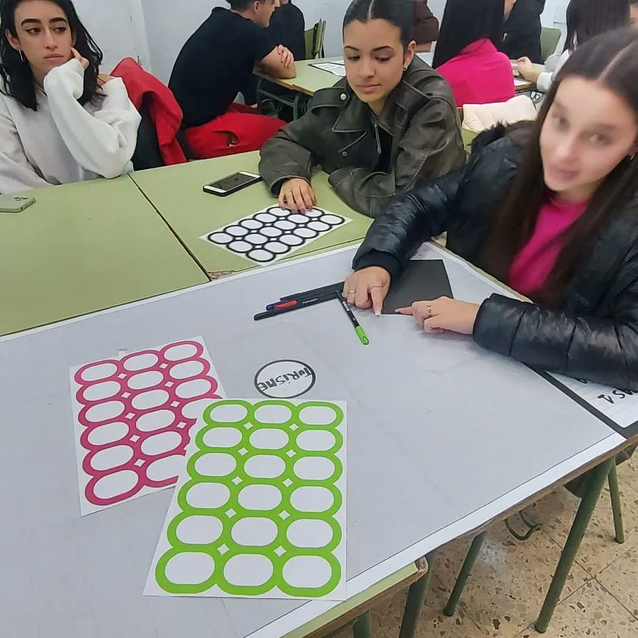 Ins_IAMF's tweet image. L'alumnat de Problemàtiques socials de 1r de batxillerat ha realitzat una Assemblea Climàtica en el marc del programa @empoclim. Una proposta que ens acosta a una pedagogia més competencial fomentant els vectors que regeixen l'educació. @empoclim @educlimad @geografia_urv