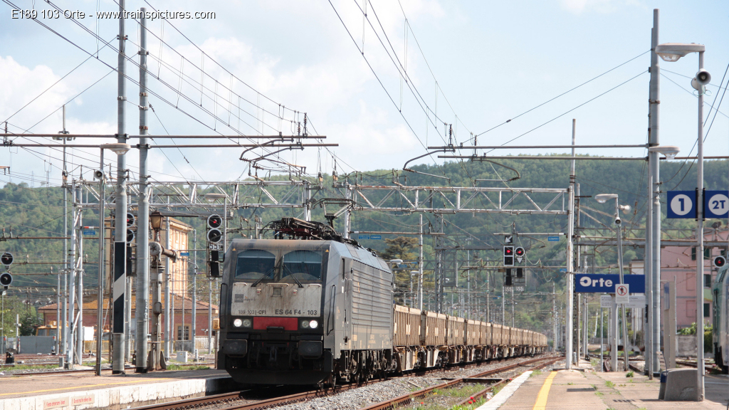 TrainspicturesC's tweet photo. Rubrica: Siemens Eurosprinter
E189 103 Orte, 25/04/2012
Foto 1920x1080 FullHD: https://t.co/bJSUEWxYm6
#fotografieferroviarie #treni #trainspictures #railpictures #ferrovia #e189 #italia #italy #lazio #lazio #viterbo #orte https://t.co/kVd9uQgamQ