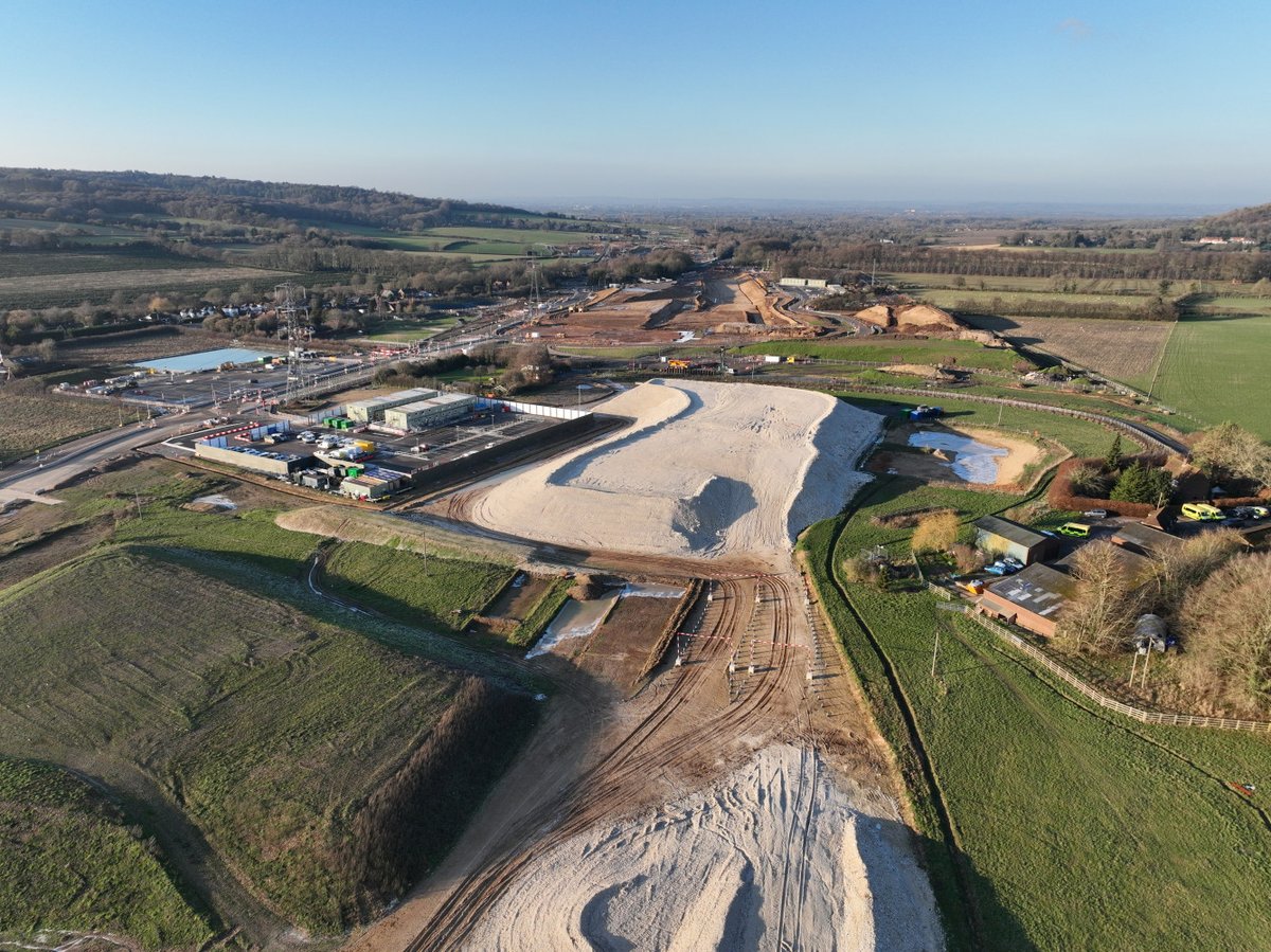 HS2AmershamAG's tweet photo. @Outoftweet123 @WildlifeTrusts And this is the AONB - everything within act limits completely trashed ... https://t.co/tXhcTG09mG