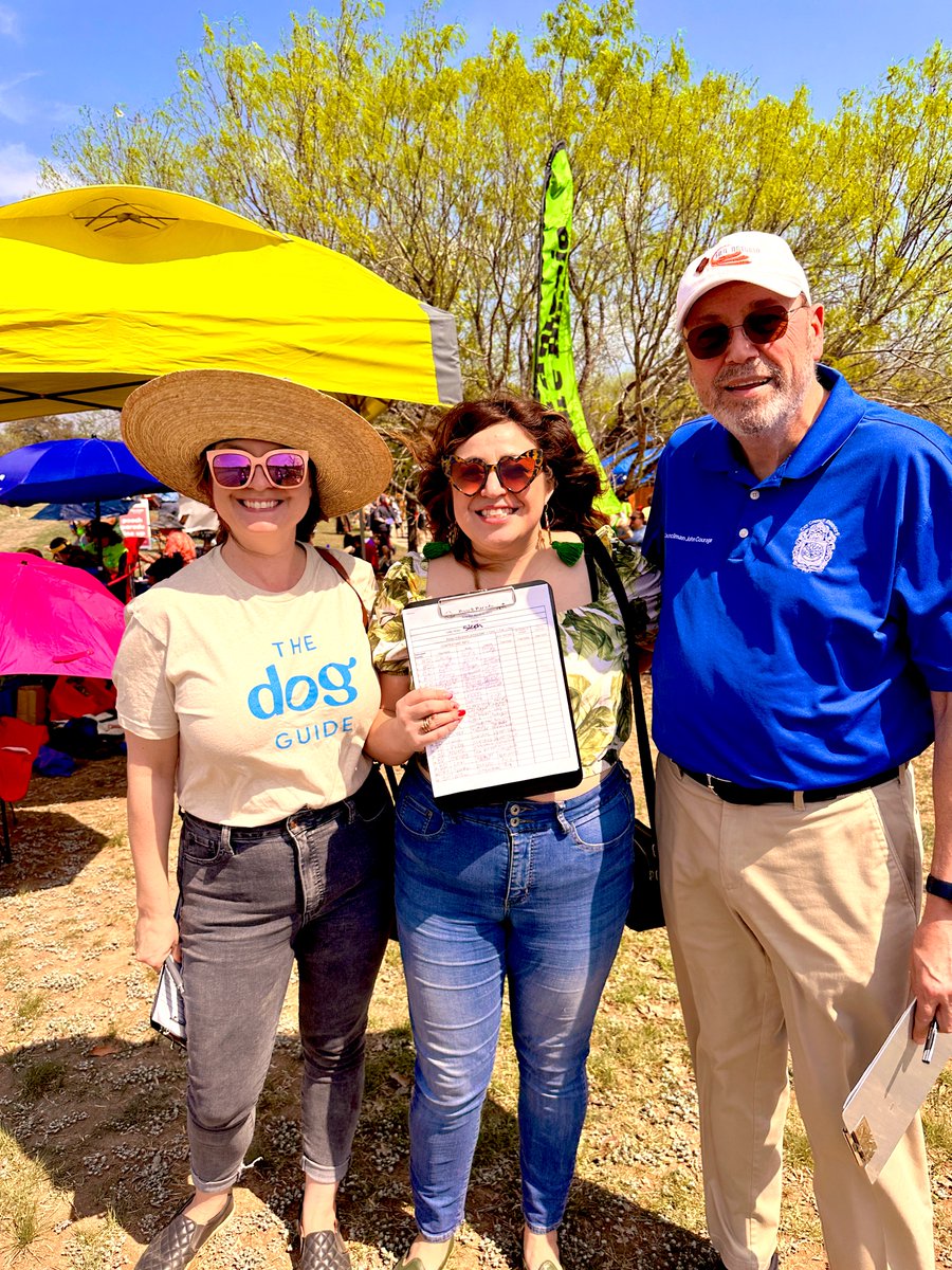 PuroPincheSA's tweet photo. Had a furtastic time judging the Fest of Tails Pooch Parade today with @SAPksFoundation @dogfriendlySA @JohnCourageD9! So many amazing costumes and kites! #sanantonio #keepitperro https://t.co/nka3aJe9xP