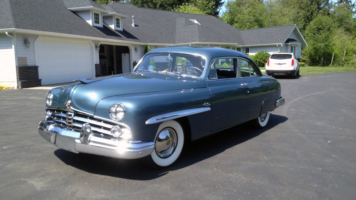 Mercomatic's tweet photo. 1949 #Lincoln #Cosmopolitan 4-Dr Sport Sedan; 337 cid #Flathead V8, 2 bbl, 152 hp; 3-speed manual. Lincoln's first post-war offering that wasn't based on 1942 cars. This was the senior of two models, and the Sport Sedan was by far the most popular body style. https://t.co/ZVykkFt4eG