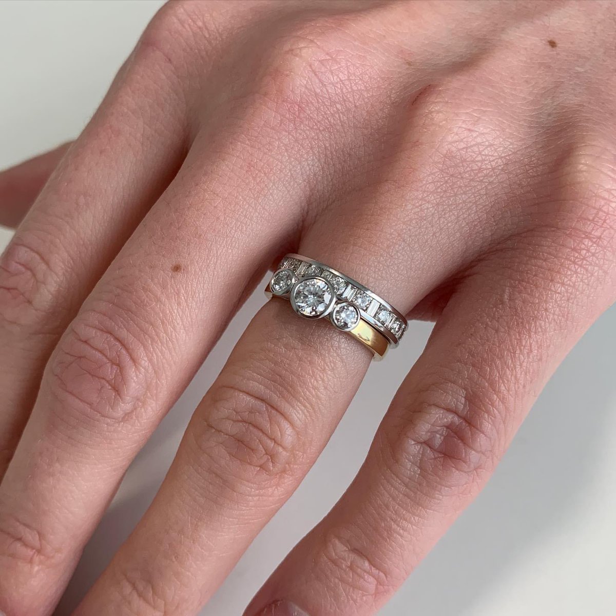 A lovely remodel here…A mum gifted her solitaire diamond ring to her daughter and we’ve combined it with the diamonds from her original engagement ring. We’ve created this super sparkly trilogy ring that now sits perfectly next to her wedding band 💍